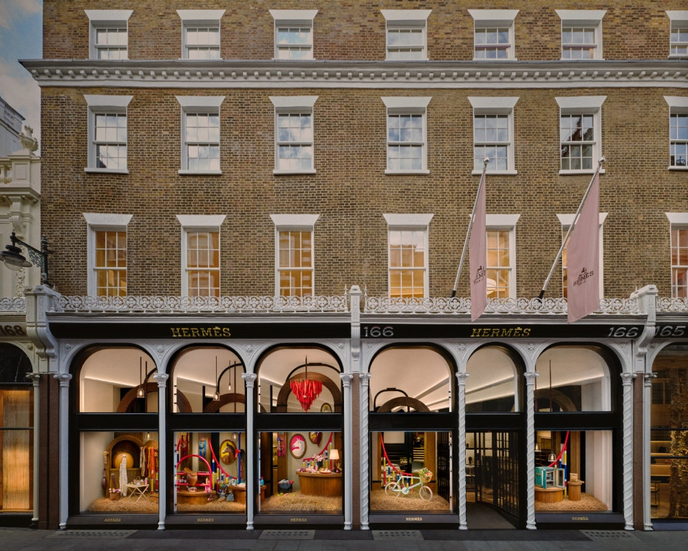 店外可見愛馬仕品牌標誌性的「拱窗」建築語彙。（圖片提供：Hermès）