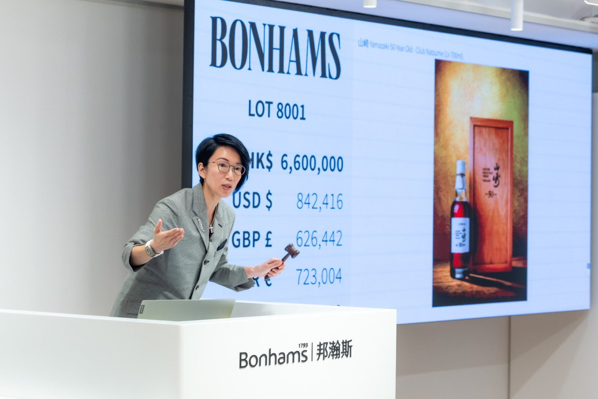《尊崇日本威士忌》拍賣官陳凱嘉。（圖片提供：Bonhams）