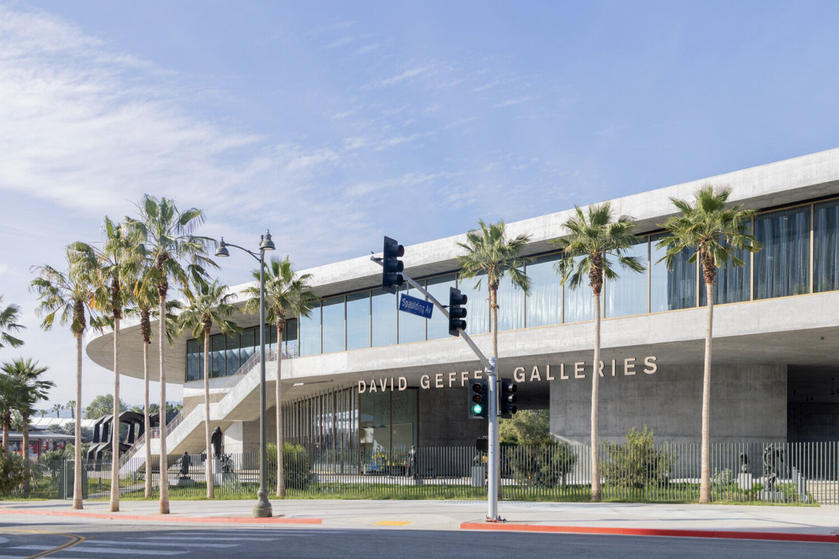 洛杉磯郡立美術館LACMA新館「David Geffen Galleries」揭幕！274公尺混凝土巨獸降落LA
