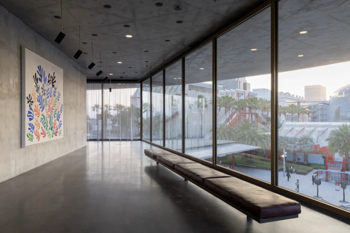 洛杉磯郡立美術館LACMA新館「David Geffen Galleries」揭幕！274公尺混凝土巨獸降落LA