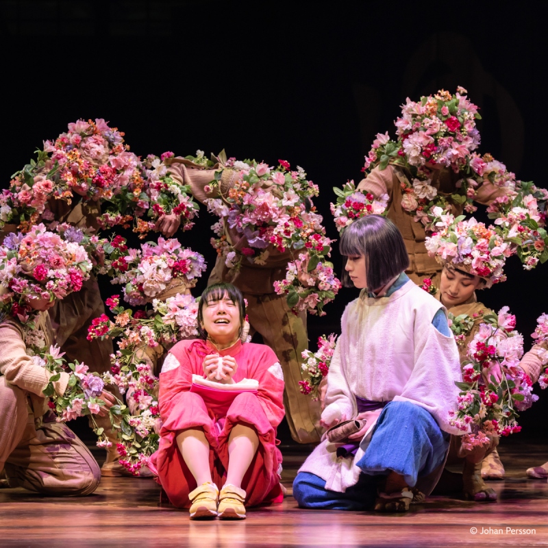 《神隱少女》舞台劇以超高還原度重現經典場景。（圖片提供：東寶演劇部）