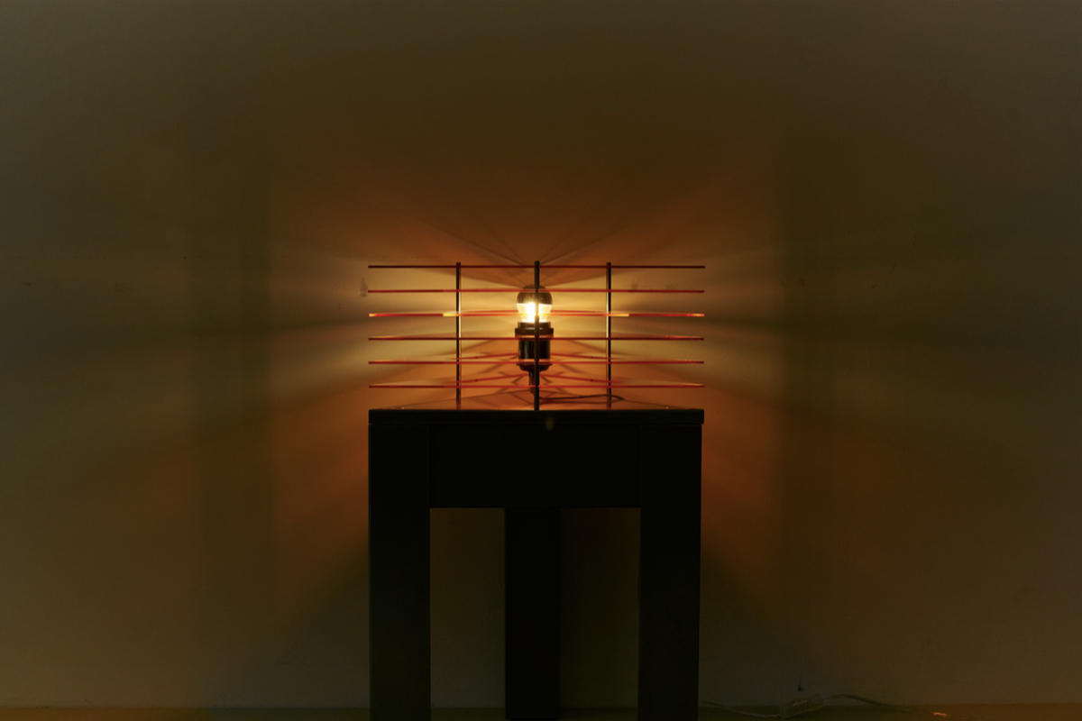 台灣設計品牌「Objects Ark舟舟物物」新作「三角燈」，把浪漫夕照收進家中