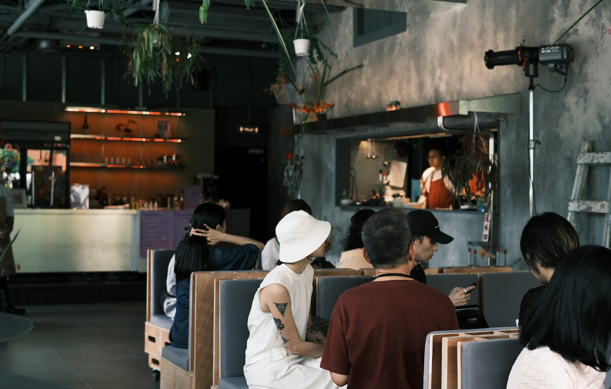 台北「FRAME」市民大道餐酒館！有趣至上的深夜遊樂場，招牌米血糕必點