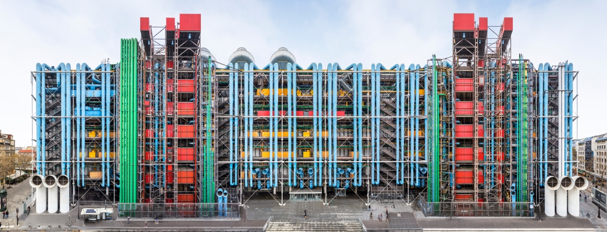 龐畢度中心建築外觀，由建築師倫佐．皮亞諾與理察．羅傑斯設計。（圖片提供：龐畢度中心、攝影：Sergio Grazia，2024)
