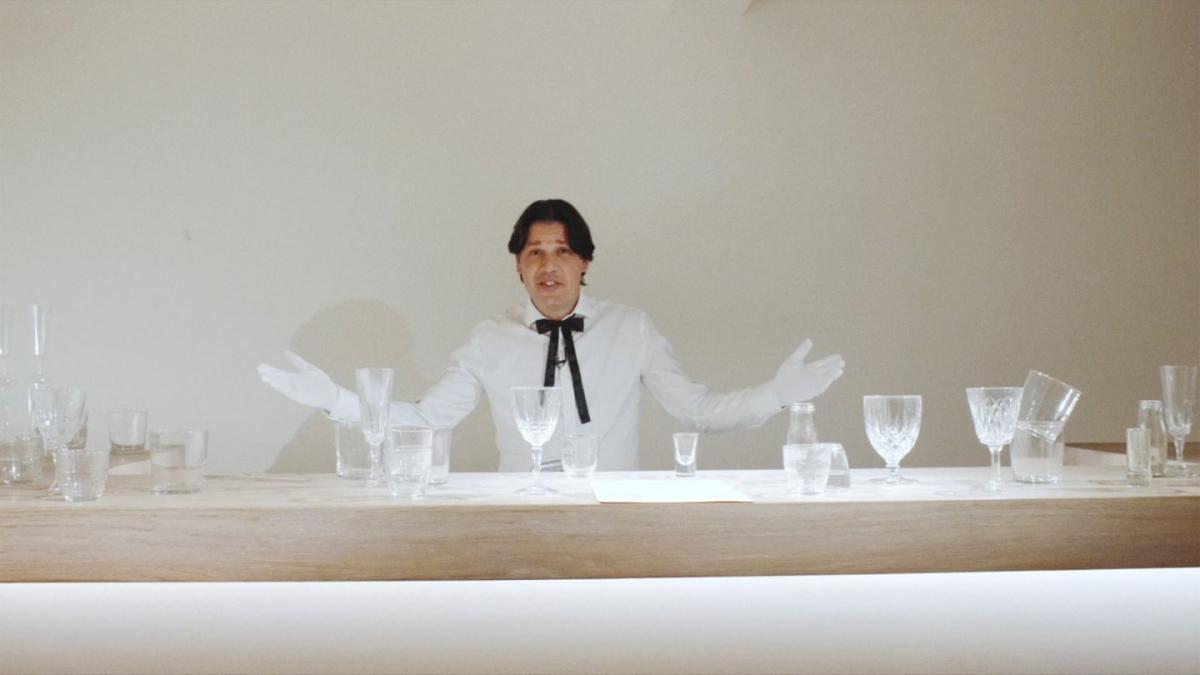 李文嘉《唱歌的玻璃杯》（靜幀），2023/2026，多頻道影像（2023首演、2026為PSA重新製作）。（圖片提供：李文嘉）