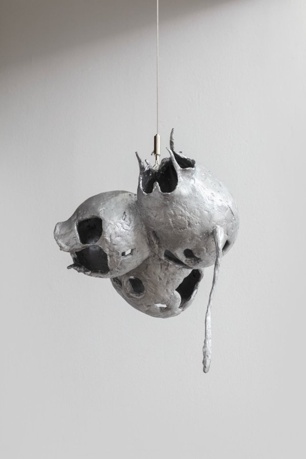 劉符潔《樹蔭間透過光的果實》，2023，鋁，33*32*27cm。（圖片提供：劉符潔、CLC畫廊）