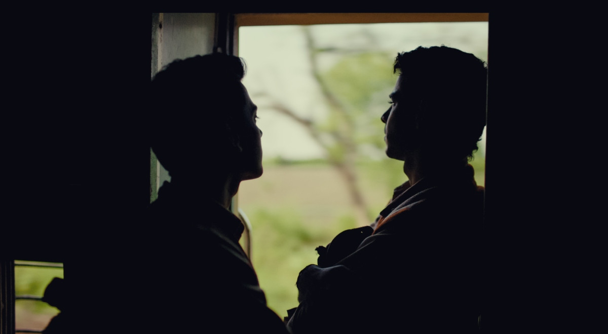 印度社會寫實電影《我們要回家》上映3亮點！《紐約時報》爆紅照片成創作靈感，出身「最低種姓」導演捕捉底層希望之光