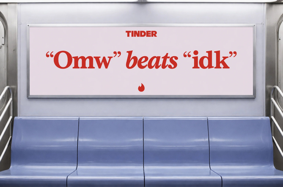 Tinder十年來首次品牌重塑！化身Z世代的戀愛專欄作家，經典火焰圖案變銳利了