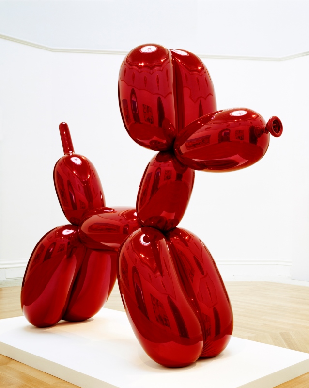 傑夫．昆斯, 〈氣球狗（紅）〉, 1994-2000, 彩色透明塗層、無縫鏡面拋光不銹鋼, 307.3 × 363.2 × 114.3cm © Jeff Koons, Photo: Mike Bruce, Gate Studios; Courtesy the Royal Academy of Arts, London