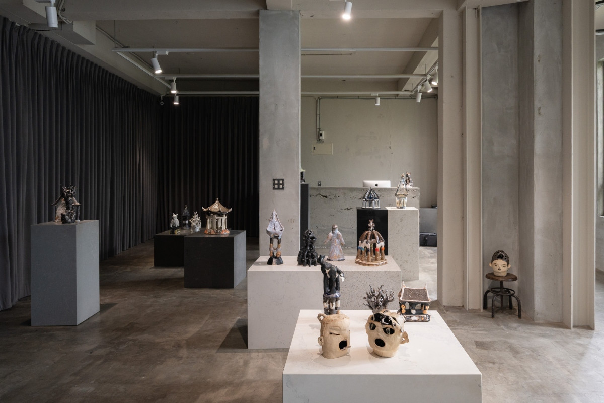 王冠蓁個展《尚未命名的涼亭》全景。（圖片提供：伊日藝術計劃 YIRI ARTS）