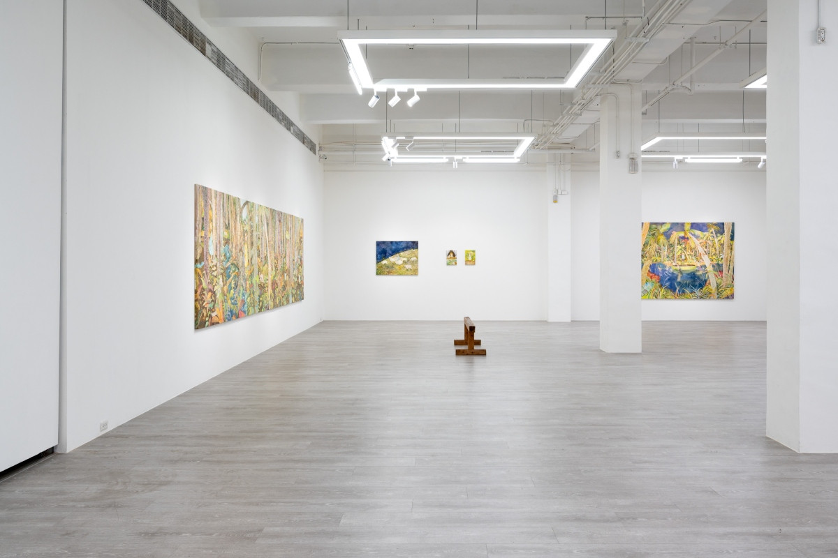 新藤杏子個展《Between the Terrarium and the Beyond》全景。（圖片提供：伊日藝術計劃 YIRI ARTS）