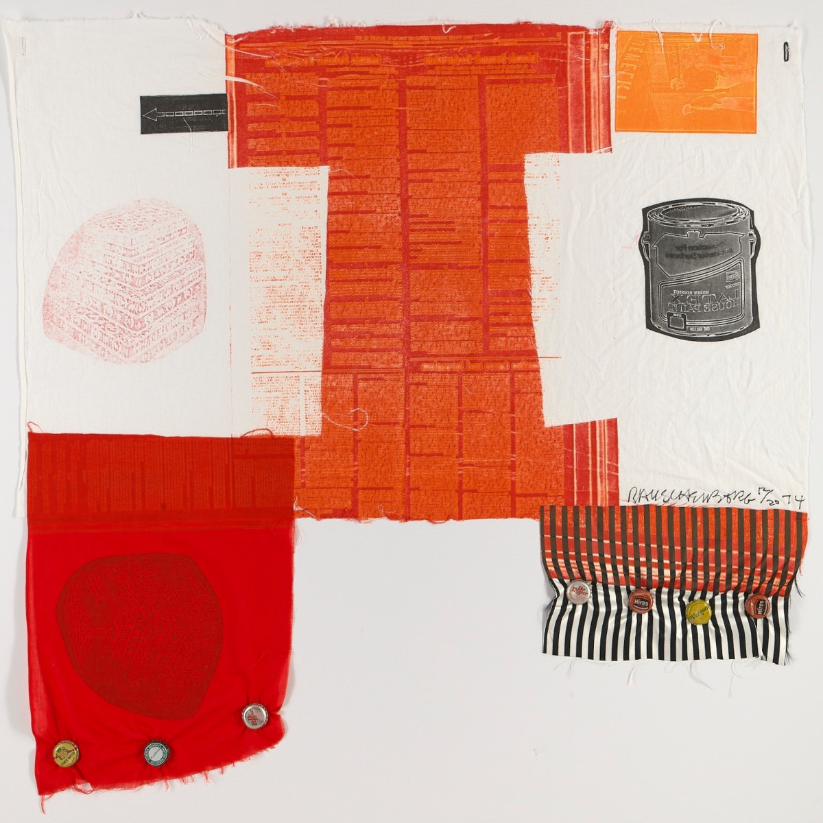 紡織版畫系列《機場套裝》作品〈Cat Paws〉。（圖片提供：TAO ART © Robert Rauschenberg Foundation／攝影：James Nelson）