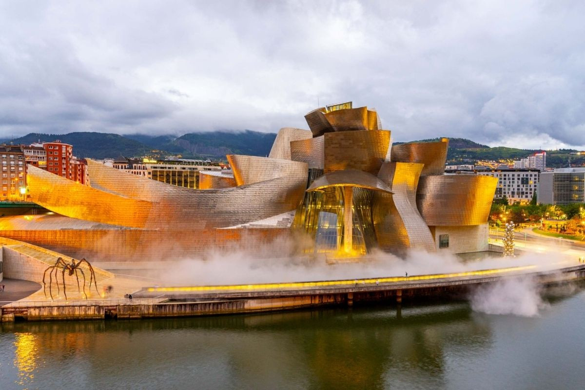 西班牙畢爾巴鄂的古根漢美術館同樣是Frank Gehry的知名作品之一。（圖片來源：Guggenheim Bilbao）