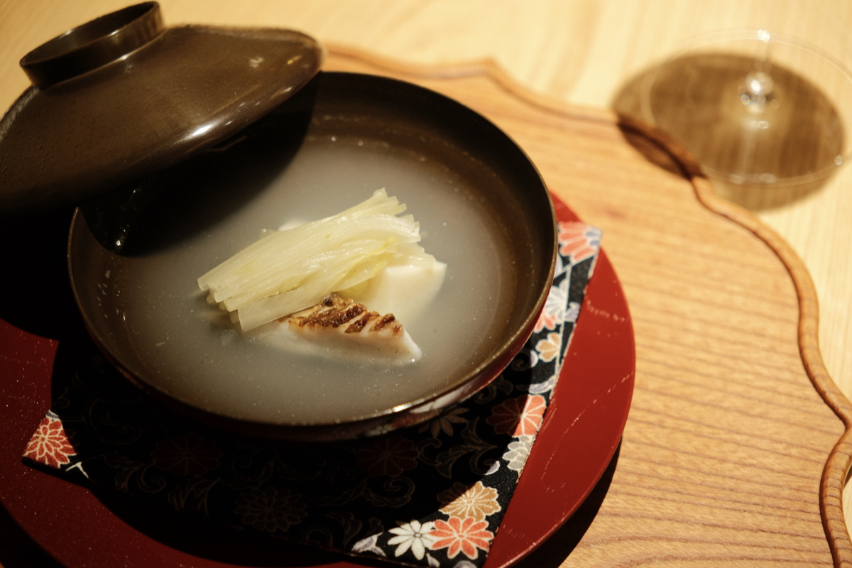 台北米其林一星「掬・Kiku」日本料理：前祥雲龍吟副主廚當家，鮮魚天婦羅、乳鴿、松葉蟹冷麵必嚐