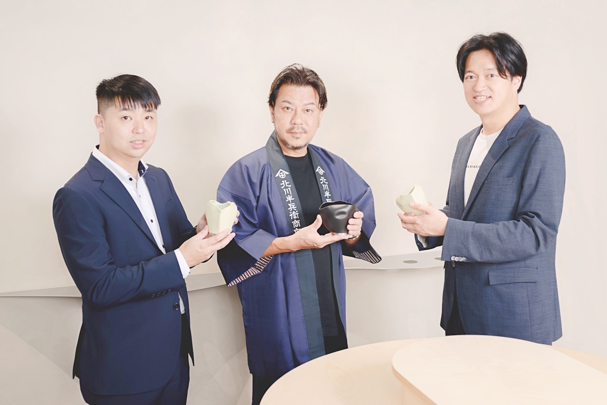 臺華窯營運長呂家瑋（左）、北川半兵衛商店六代目 Kitagawa Naoki （中）、wataru創辦人 Jonathan Chang（右）。（圖片提供：wataru）