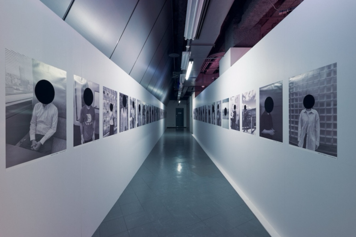 尖銳的物品、密閉的空間、被他人注視的感覺⋯⋯，《恐怖心展》所探討的，正是這些潛藏在人們內心深處、難以言喻的「恐怖心」。本圖為日本展場。（圖片提供：恐怖心展）