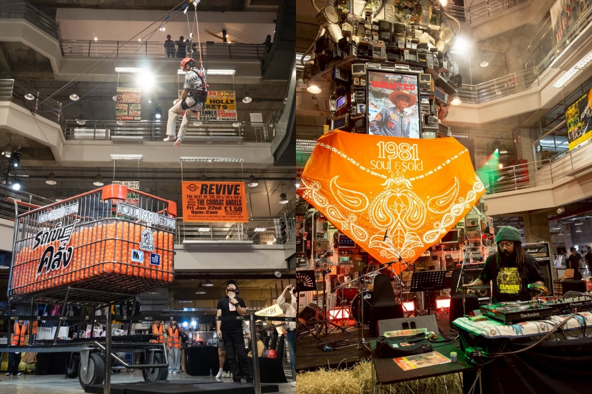 中央廣場挑高的中庭成為大型活動舉辦的地點，其中老式電視牆與音響堆疊而成的垂直電梯 YAANALOG 成為百貨商場空間的精神象徵。（圖片提供：1981 Studio）