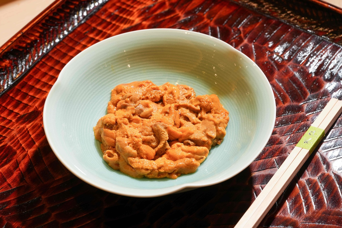 台北日式板前壽司「鮨水仙」：聚焦九州食材，週年限定「熊本天草天然赤海膽」夢幻美味必嚐