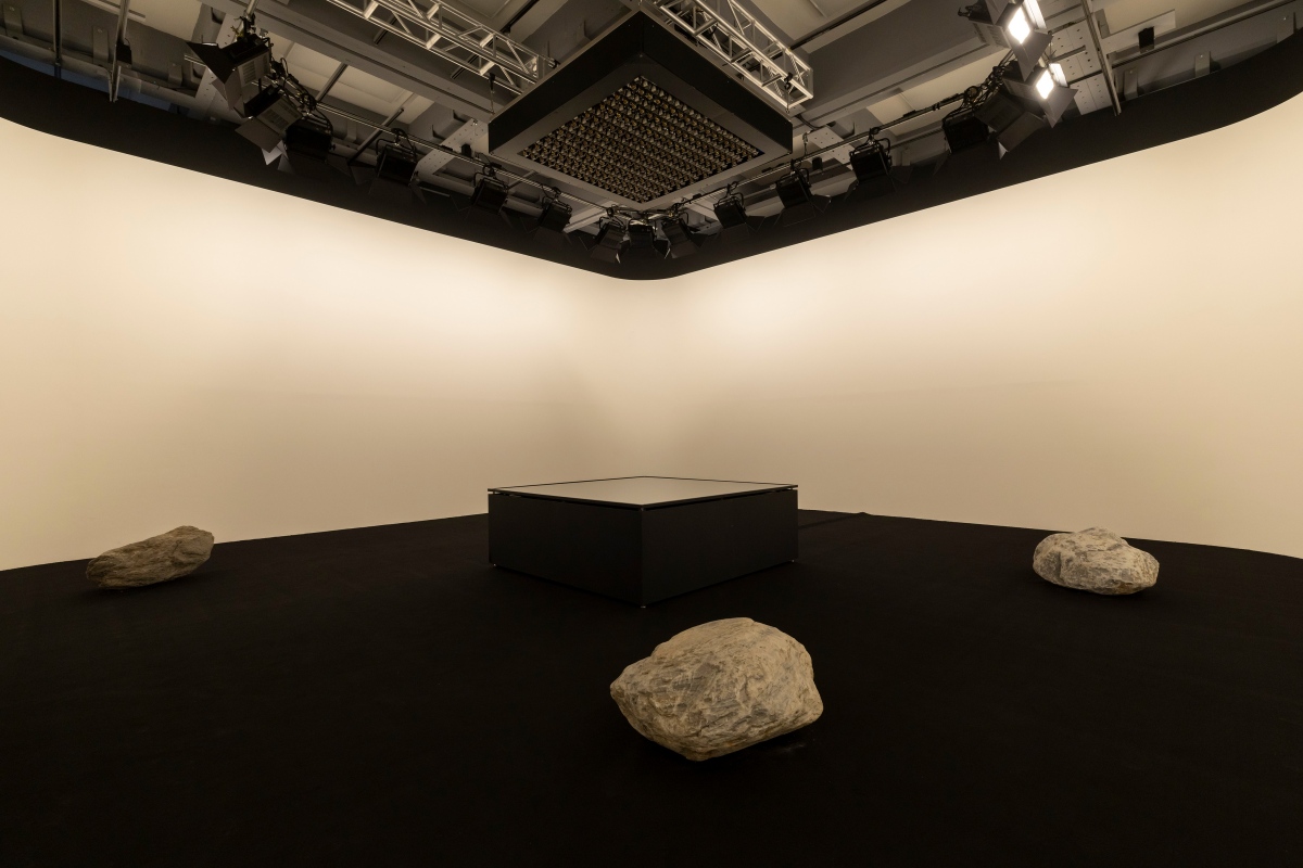坂本龍一＋高谷史郎，《水的樣態1》，2013。「坂本龍一｜觀音．聽時」圖片攝影／提供：臺北市立美術館，2026。© 2026 KAB Inc