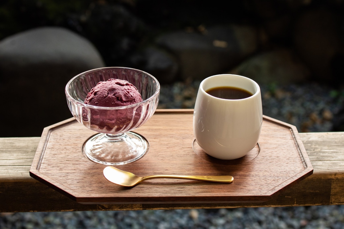 RÉBON快哉湯 COFFEE & ROASTERY。館內咖啡館提供由咖啡師沖煮的精品咖啡，以及自家製冰淇淋。（圖片提供：レボン快哉湯）