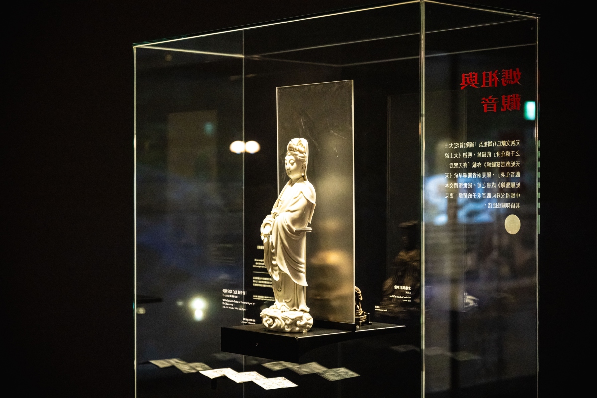 借展自荷蘭國家博物館的德化窯白瓷觀音像。（圖片提供：臺史博）