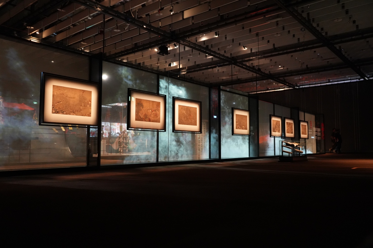 單元一「海濱神姑海濱神姑—海口女巫的天后之路」透過17至19世紀的圖像與經典文獻，看見媽祖形象在官方與民間的共同詮釋下，逐步確立為天后林默的過程。（圖片提供：臺史博） 