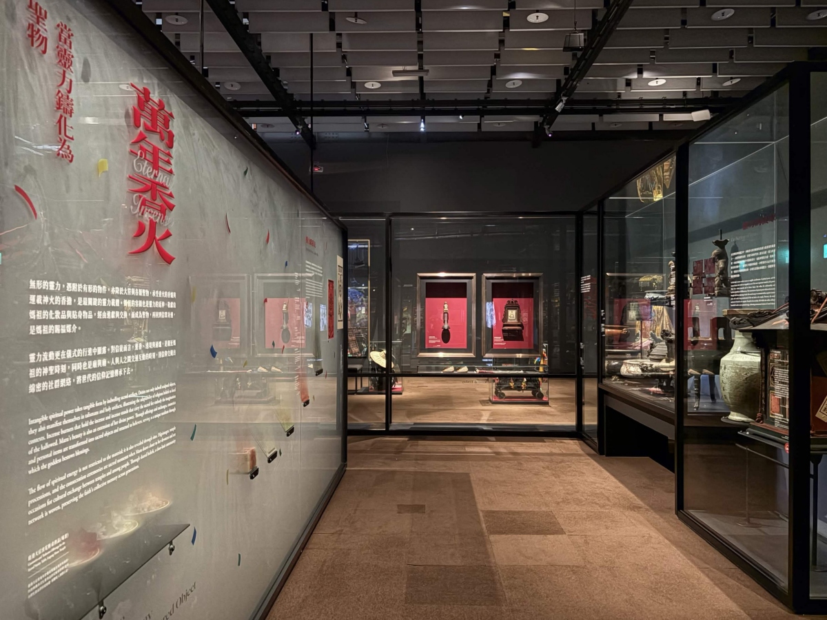 單元四「萬年香火—當靈力鑄化為聖物」展出能承載靈力的有形物件。（圖片提供：臺史博） 
