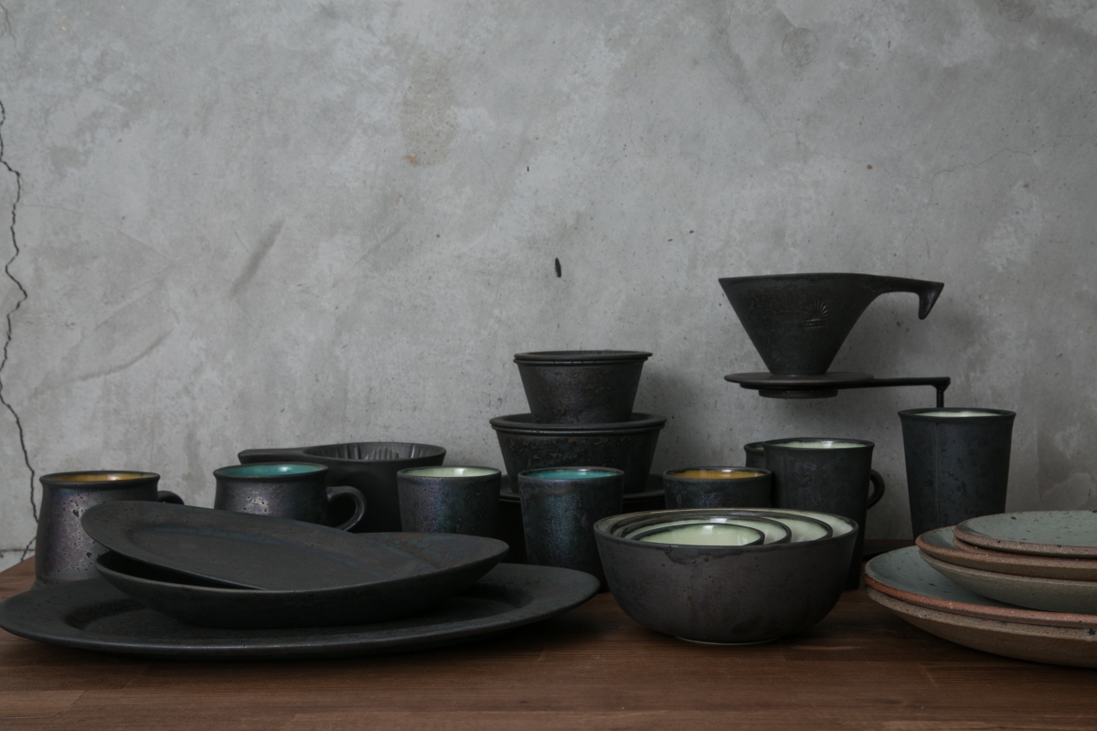 ONE KILN 使用鹿兒島櫻島火山灰等在地素材，持續探索全新的陶藝創作。（圖片提供：有家文化製作）