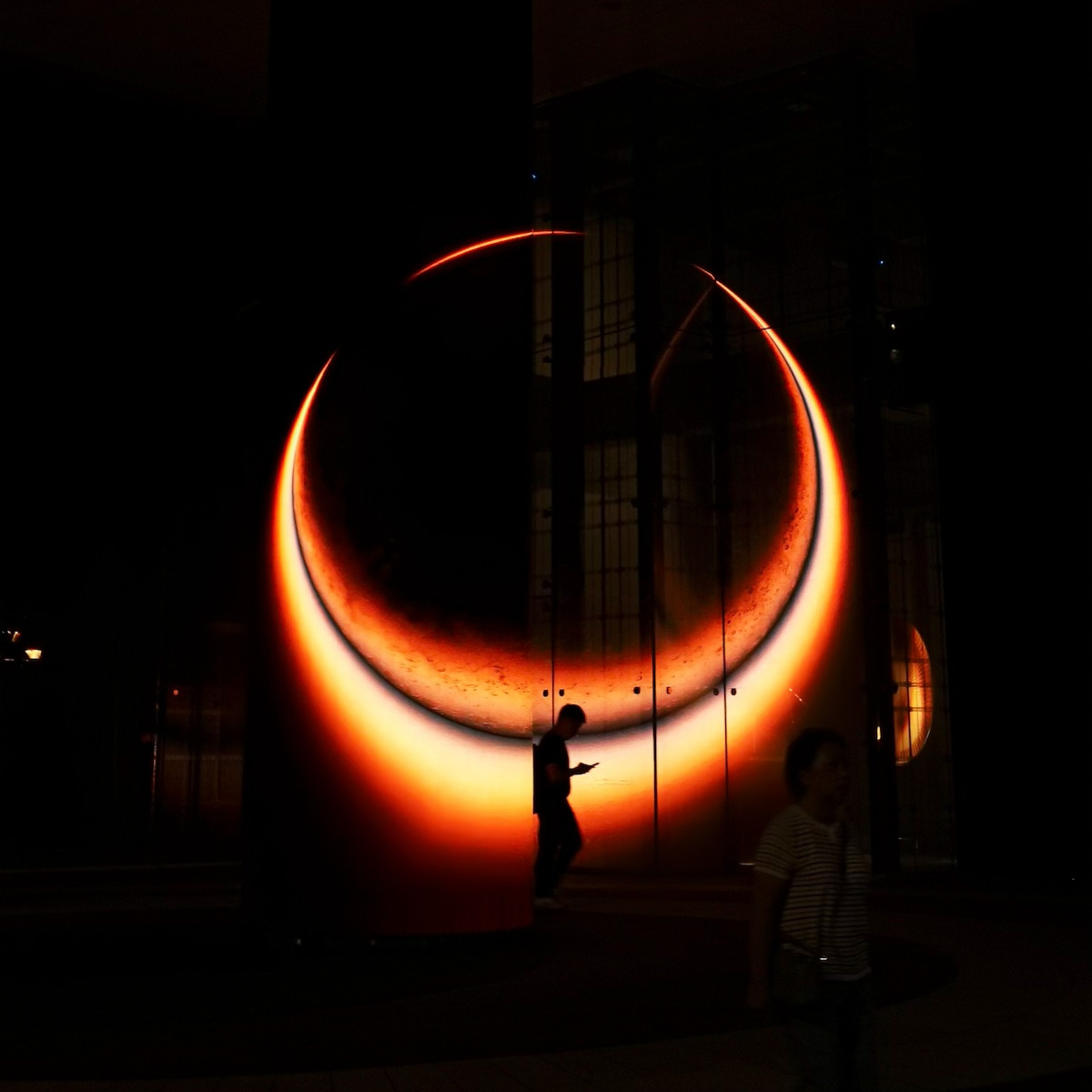 在台北夜幕看見永晝！謝鎮璘個展《夜的日光》在敦南之森