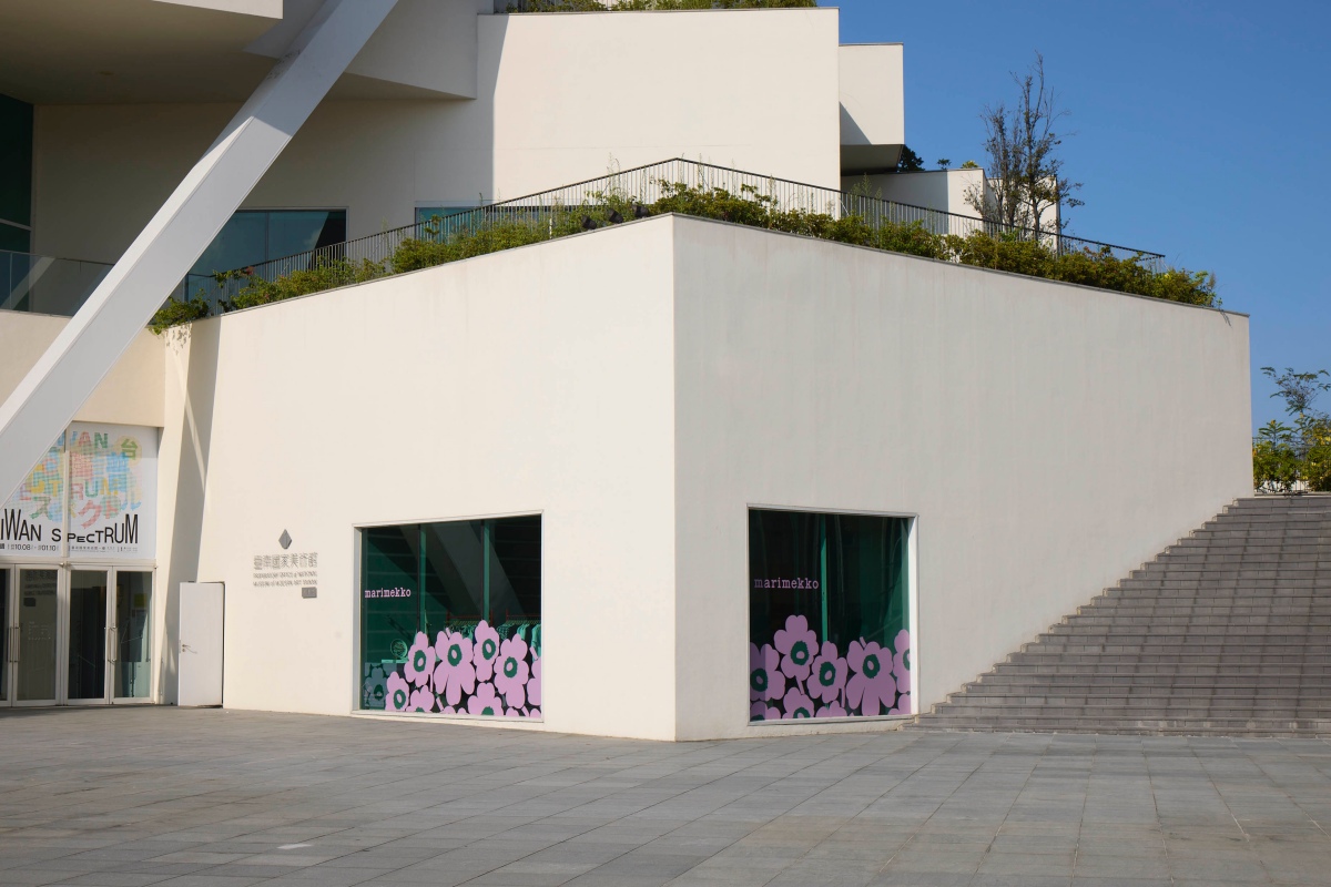 Marimekko 75 週年期間限定店亮相臺南國家美術館fcous in ART藝術概念店，以經典 Unikko 游霓可印花打造沉浸式藝術空間。（圖片提供：Marimekko）