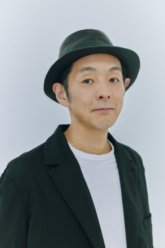 被稱為鬼才編劇的宮藤官九郎，擅長以詼諧幽默的劇情，諷刺當下的社會百態。（圖片來源：有限会社さておき）